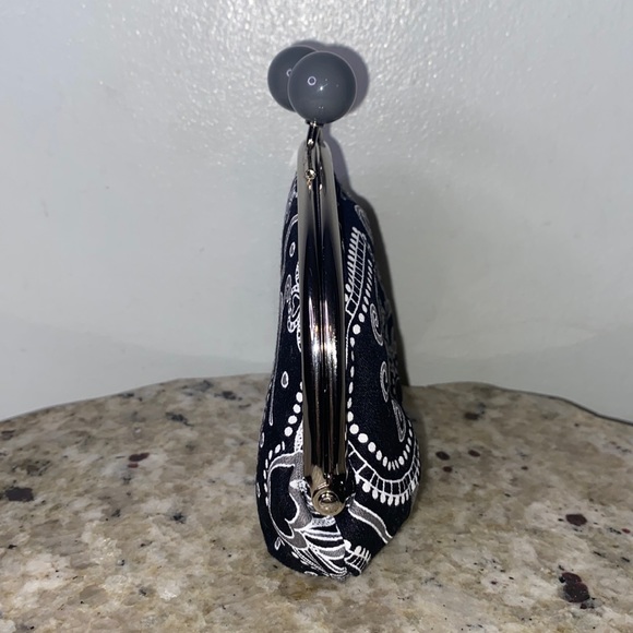 Thirty-One Small Coin Purse Kiss Lock Closure Paisley Black/White/Gray Pattern - Picture 11 of 12